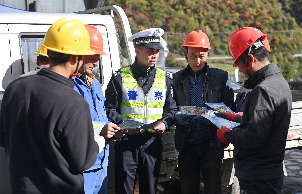 流動車管所 數據服務進山區，便民利民暖人心