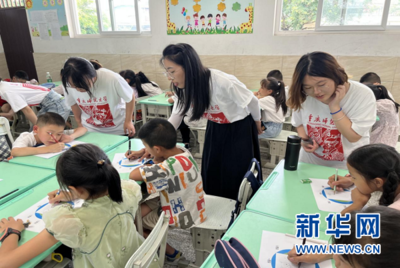 美育潤?quán)l(xiāng)野，青春繪華章——重慶師范大學(xué)美術(shù)學(xué)院暑期“三下鄉(xiāng)”美術(shù)輔導(dǎo)服務(wù)紀(jì)實(shí)